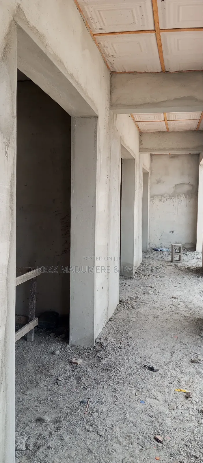 To Let : An Upstairs Shop / Office Space in Port-Harcourt