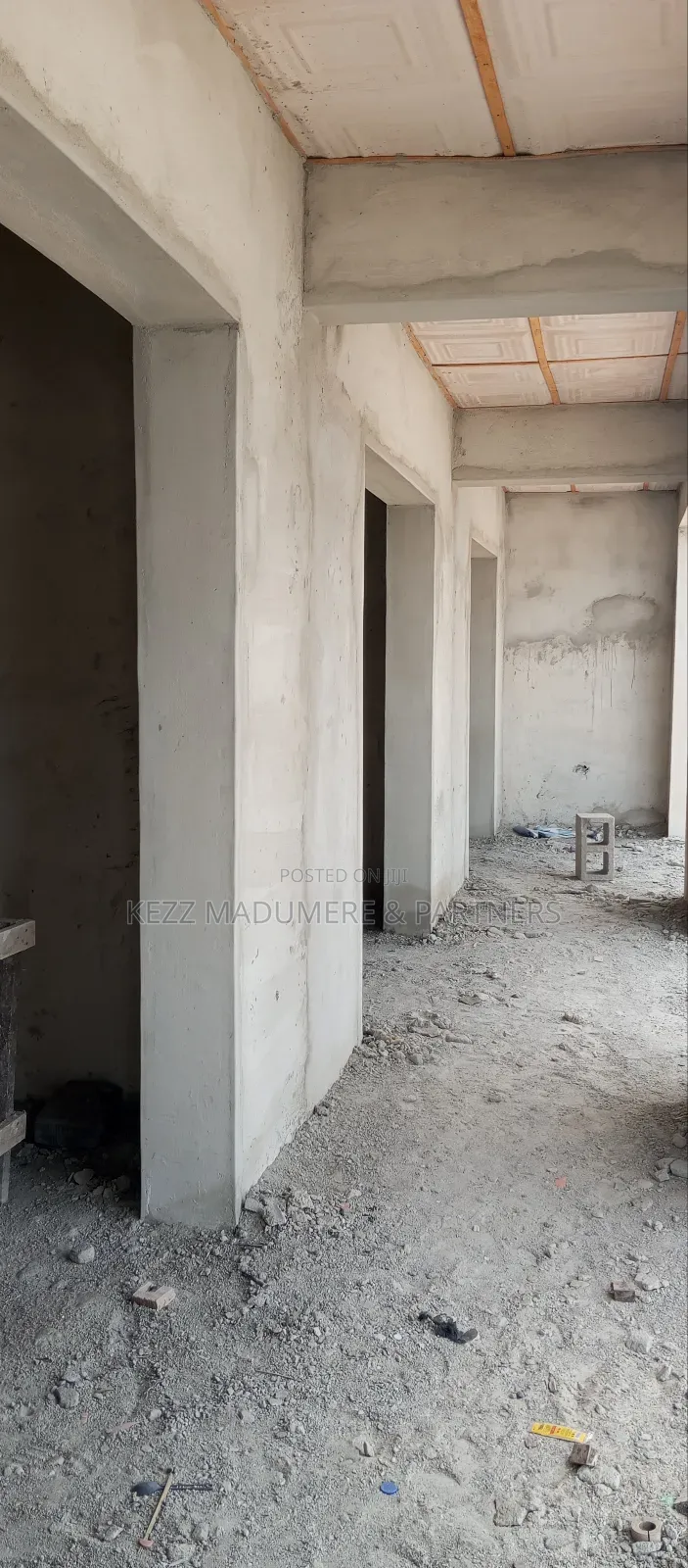 To Let : An Upstairs Shop / Office Space in Port-Harcourt