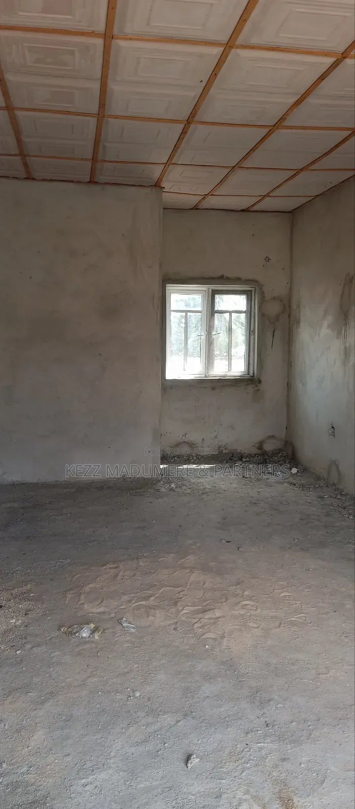 To Let : An Upstairs Shop / Office Space in Port-Harcourt