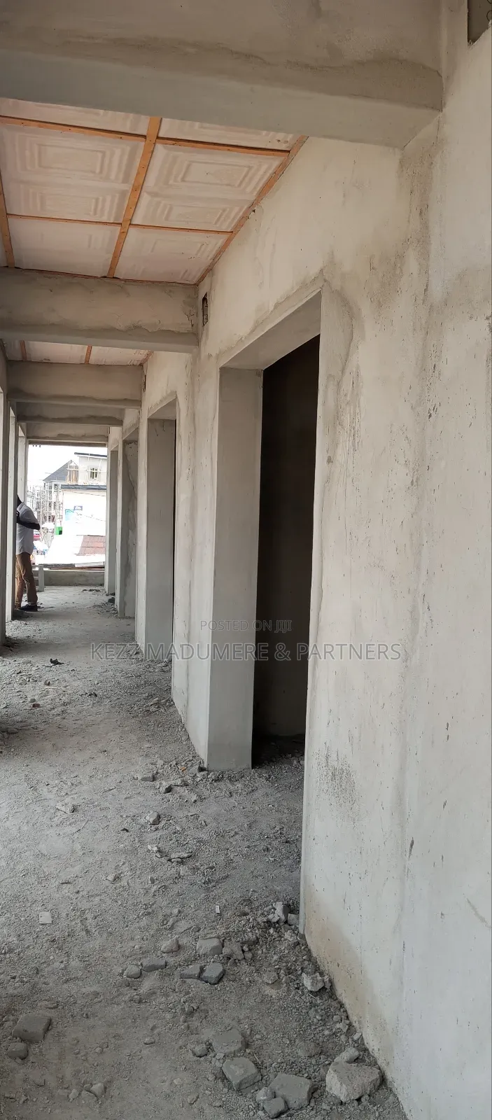 To Let : An Upstairs Shop / Office Space in Port-Harcourt