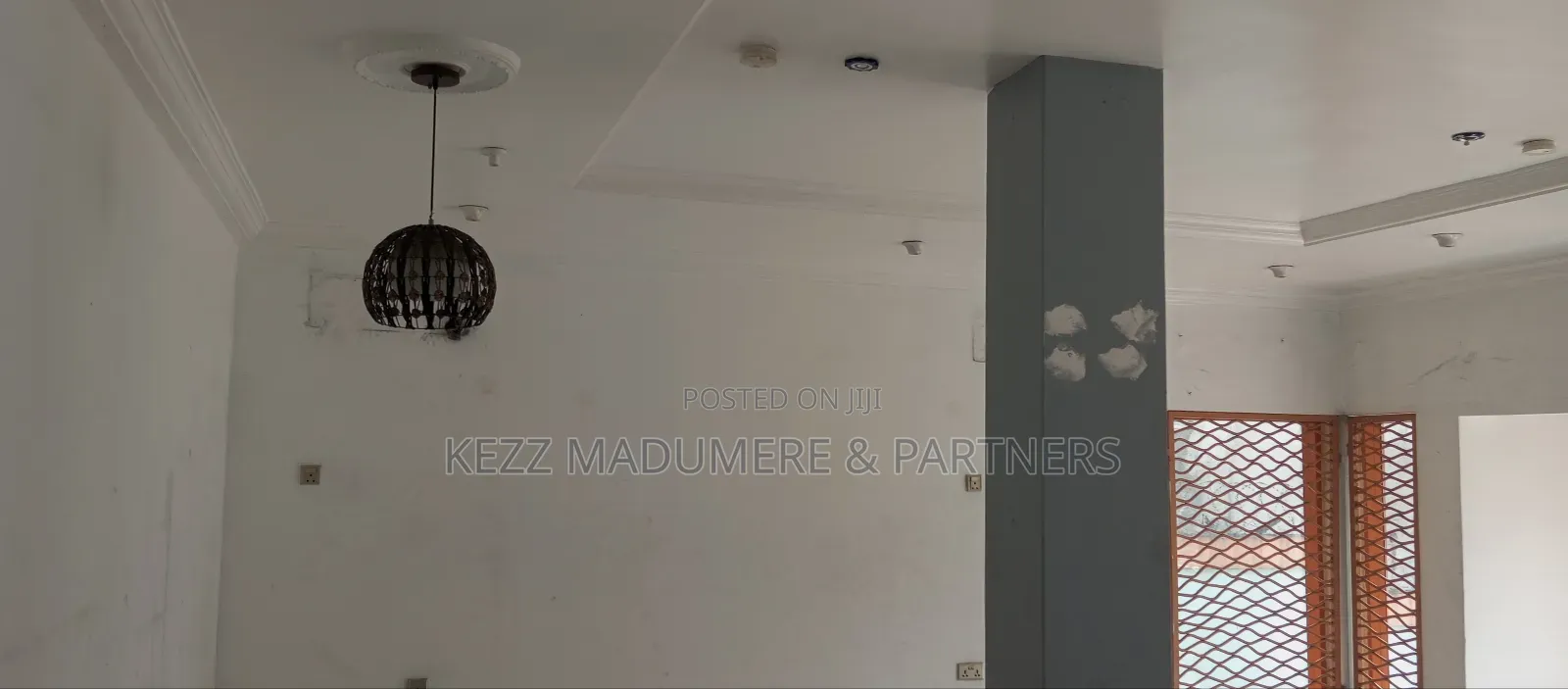 To Let : An Upstairs Shop / Office Space in Port-Harcourt