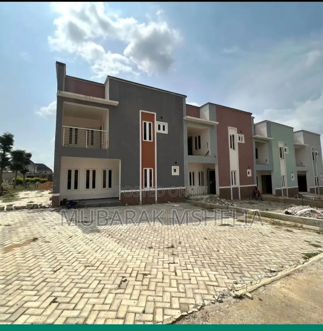 4bdrm Duplex in Gwarinpa for sale in Gwarinpa