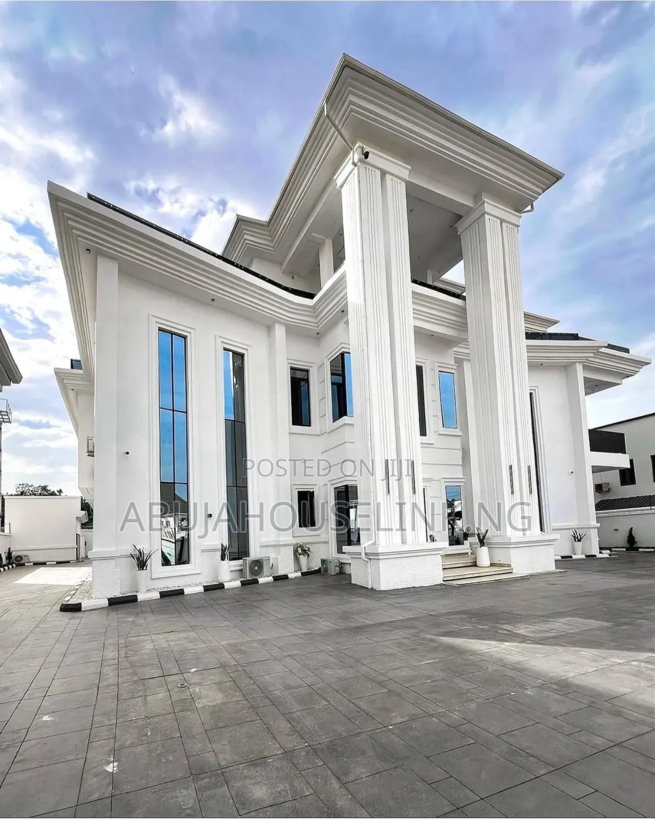 7bdrm Mansion in Guzape Main Abuja for sale in Guzape District
