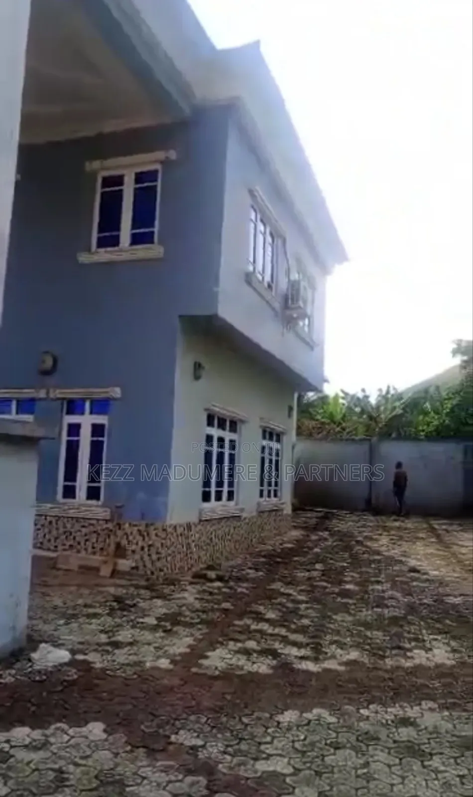 5bdrm Duplex in Umobia Estate , for sale in Umuahia