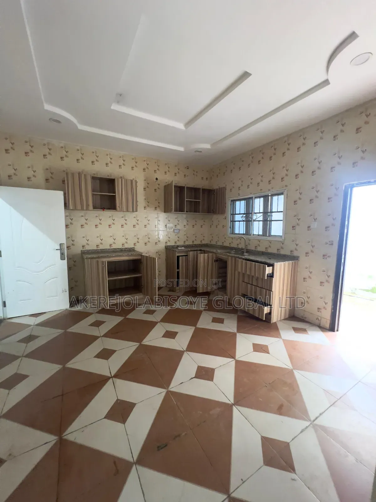 3bdrm Bungalow in In An Estate Around, Life Camp for sale in Life Camp