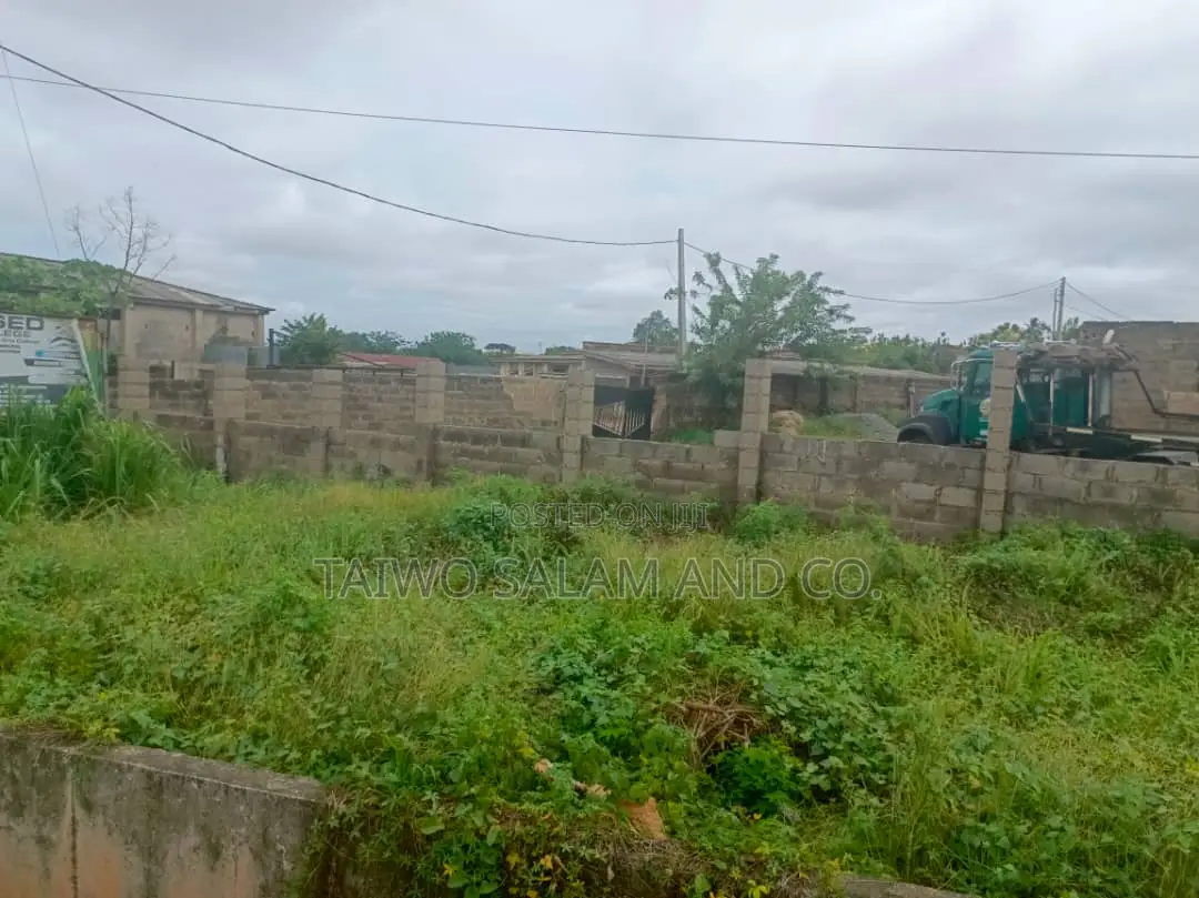 4 Plots of Commercial Landopp Ayefele Radio Stations Challenge Ibadan in CHallenge / Ibadan