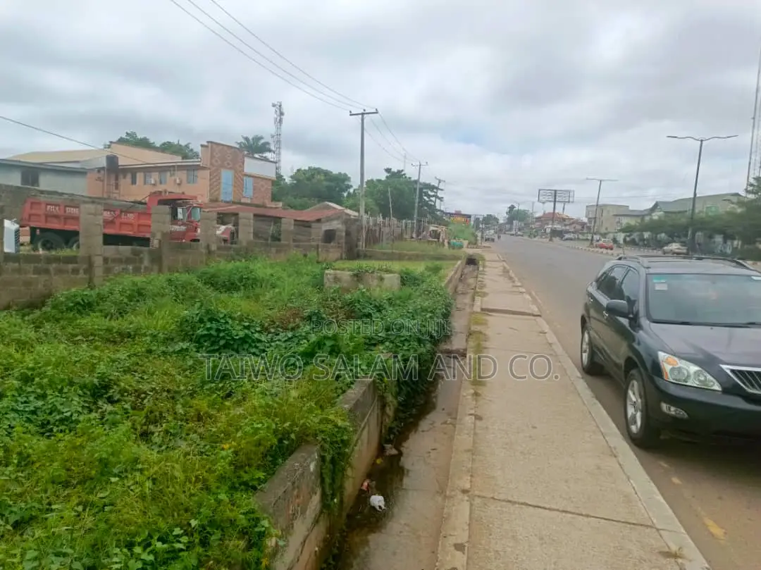 4 Plots of Commercial Landopp Ayefele Radio Stations Challenge Ibadan in CHallenge / Ibadan