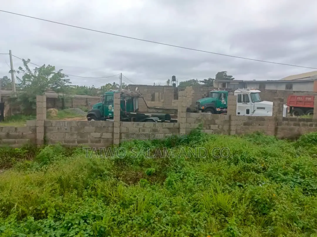 4 Plots of Commercial Landopp Ayefele Radio Stations Challenge Ibadan in CHallenge / Ibadan
