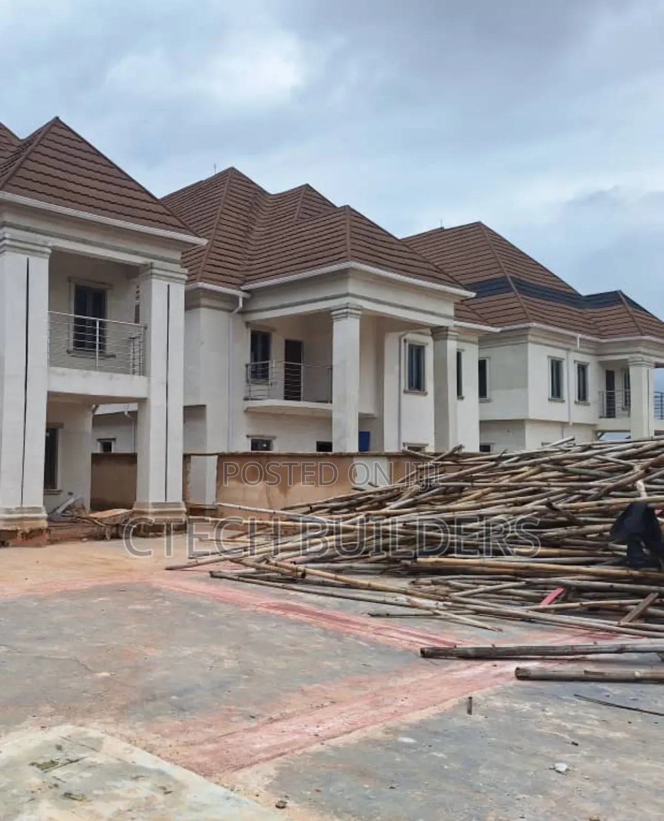8bdrm Duplex in Benin City for sale in Benin City