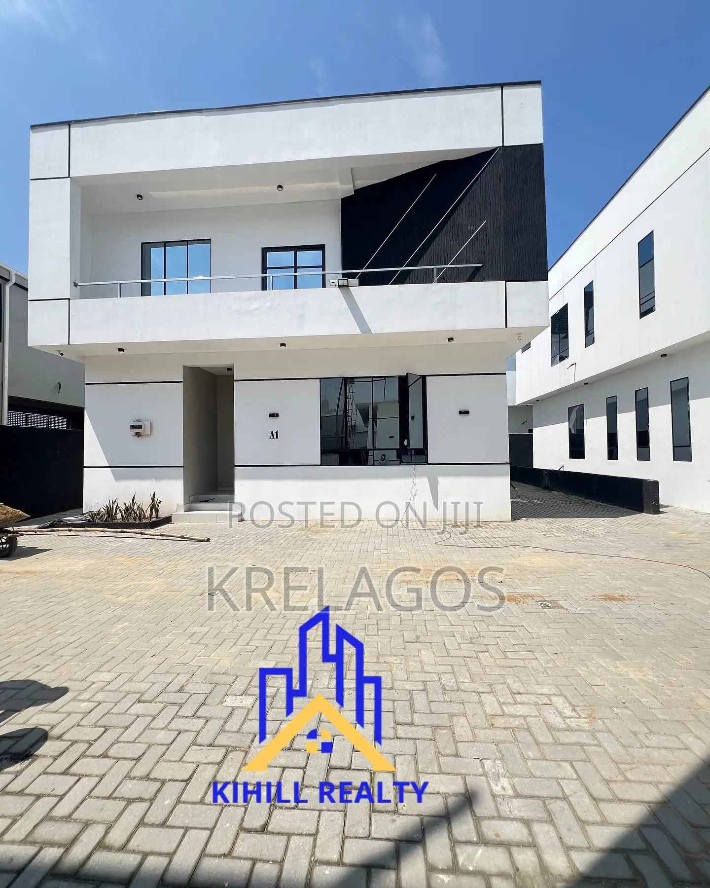 4bdrm Duplex in Chevron for sale in Chevron