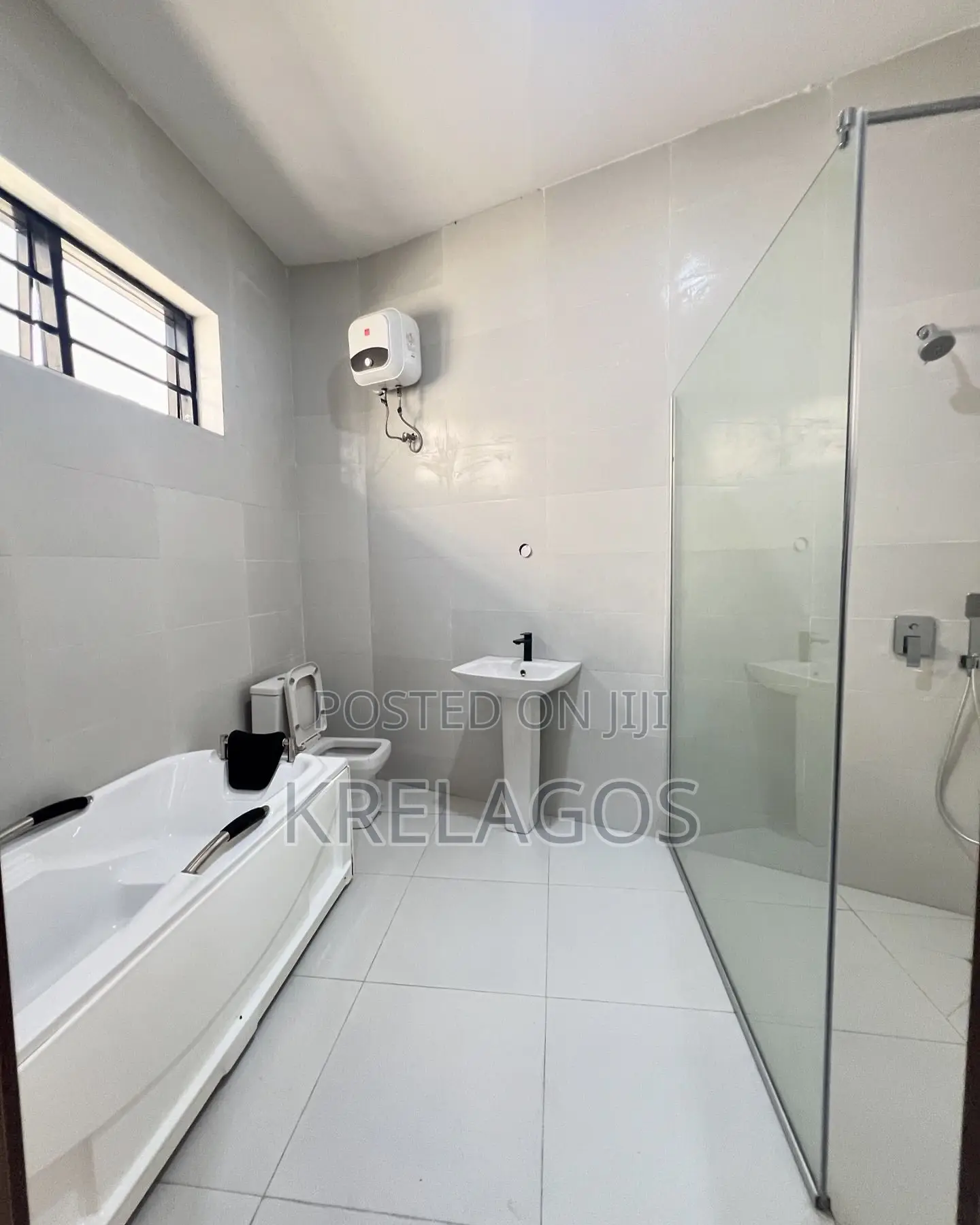 4bdrm Duplex in Chevron for sale in Chevron