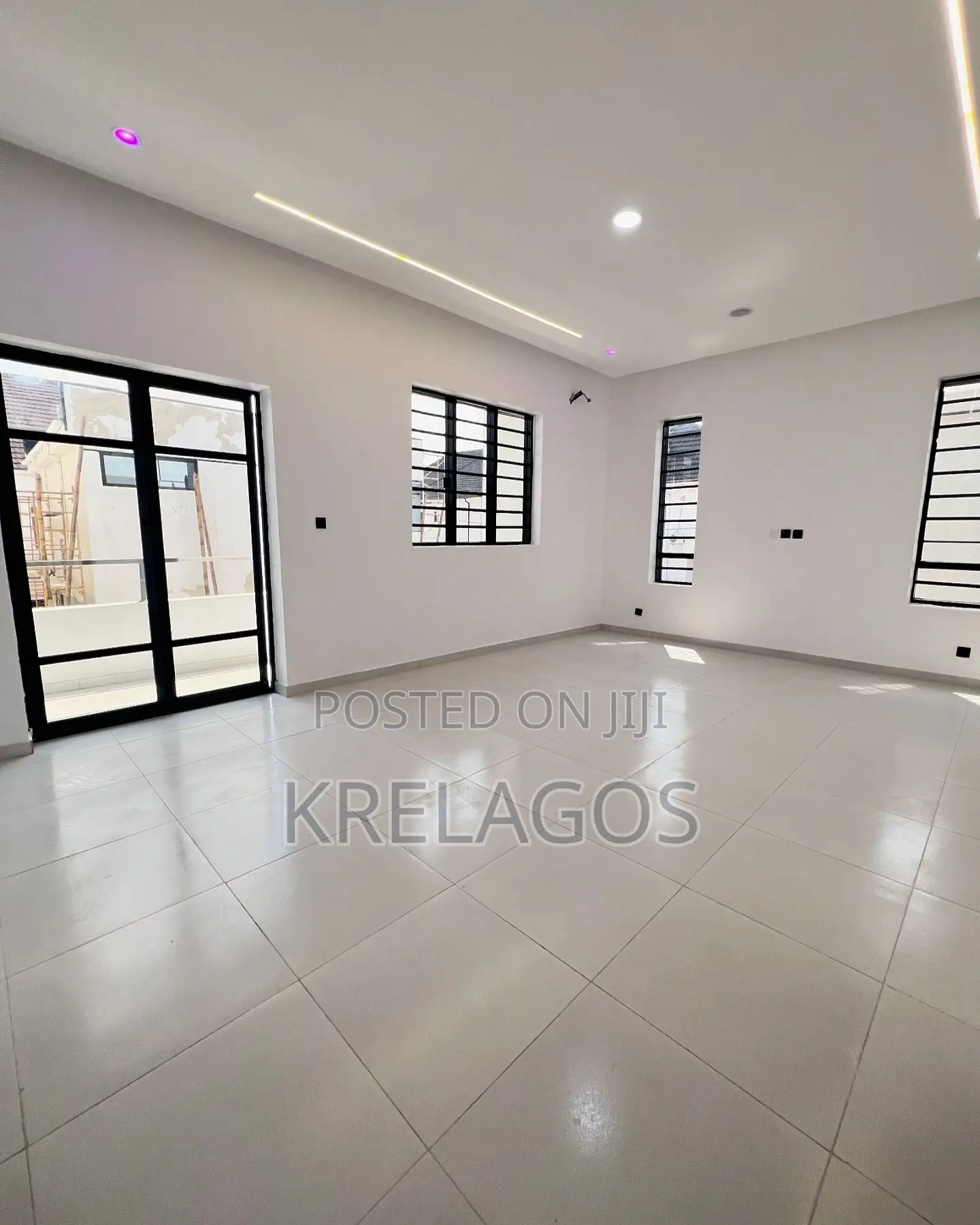 4bdrm Duplex in Chevron for sale in Chevron