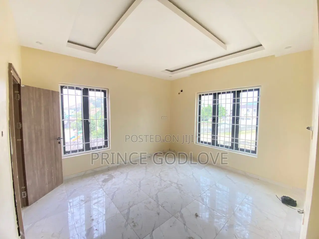 5bdrm Duplex in Life Camp for sale in Life Camp