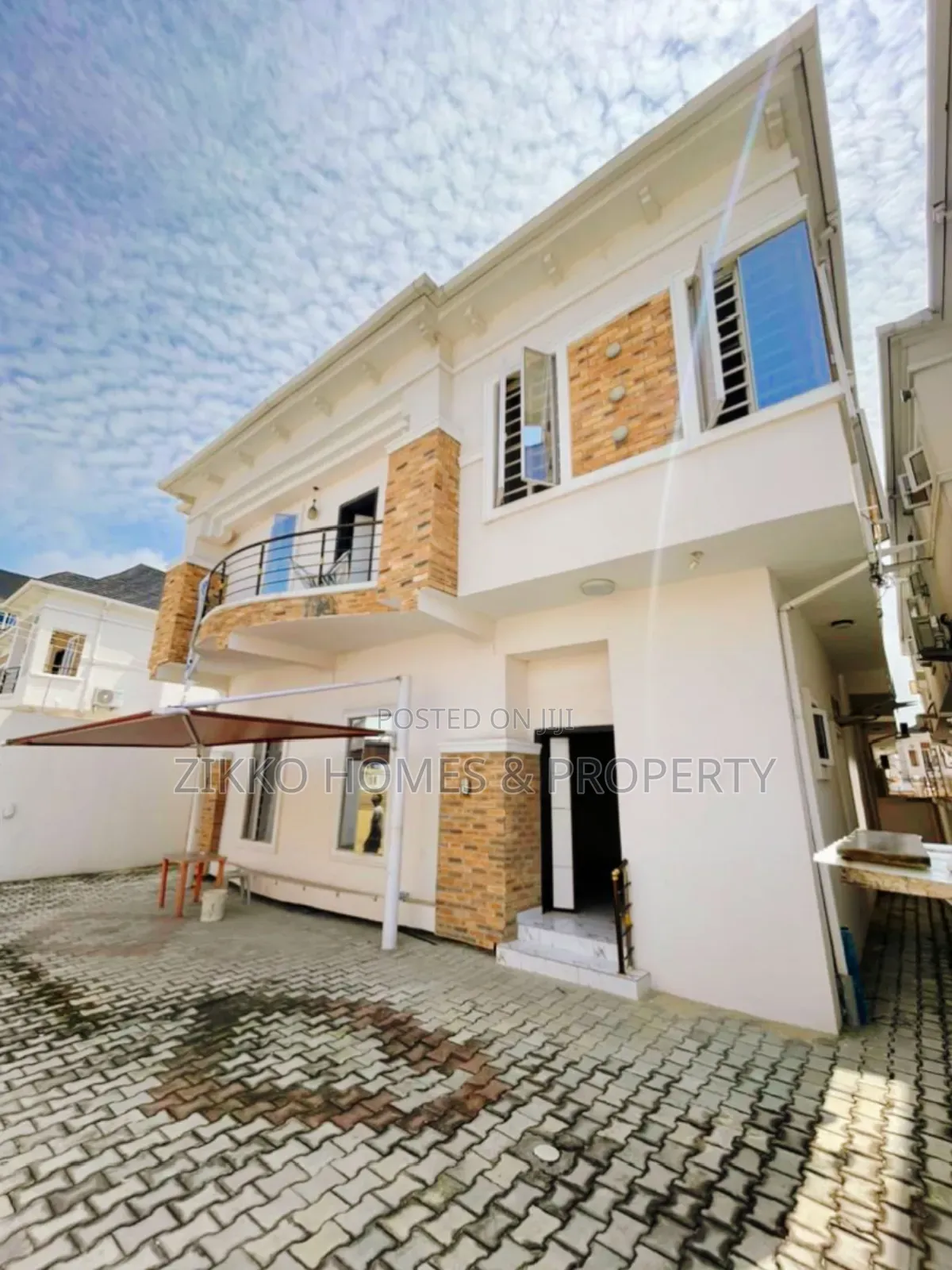 5bdrm Duplex in Lekky County, Ikota for sale in Ikota