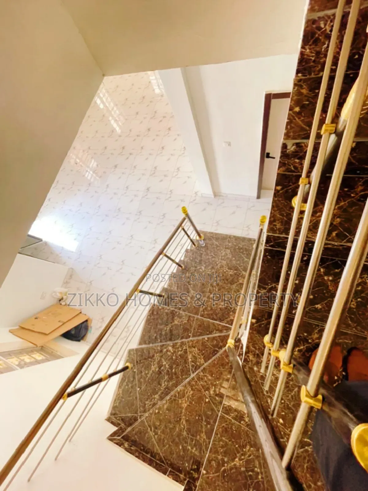 5bdrm Duplex in Lekky County, Ikota for sale in Ikota