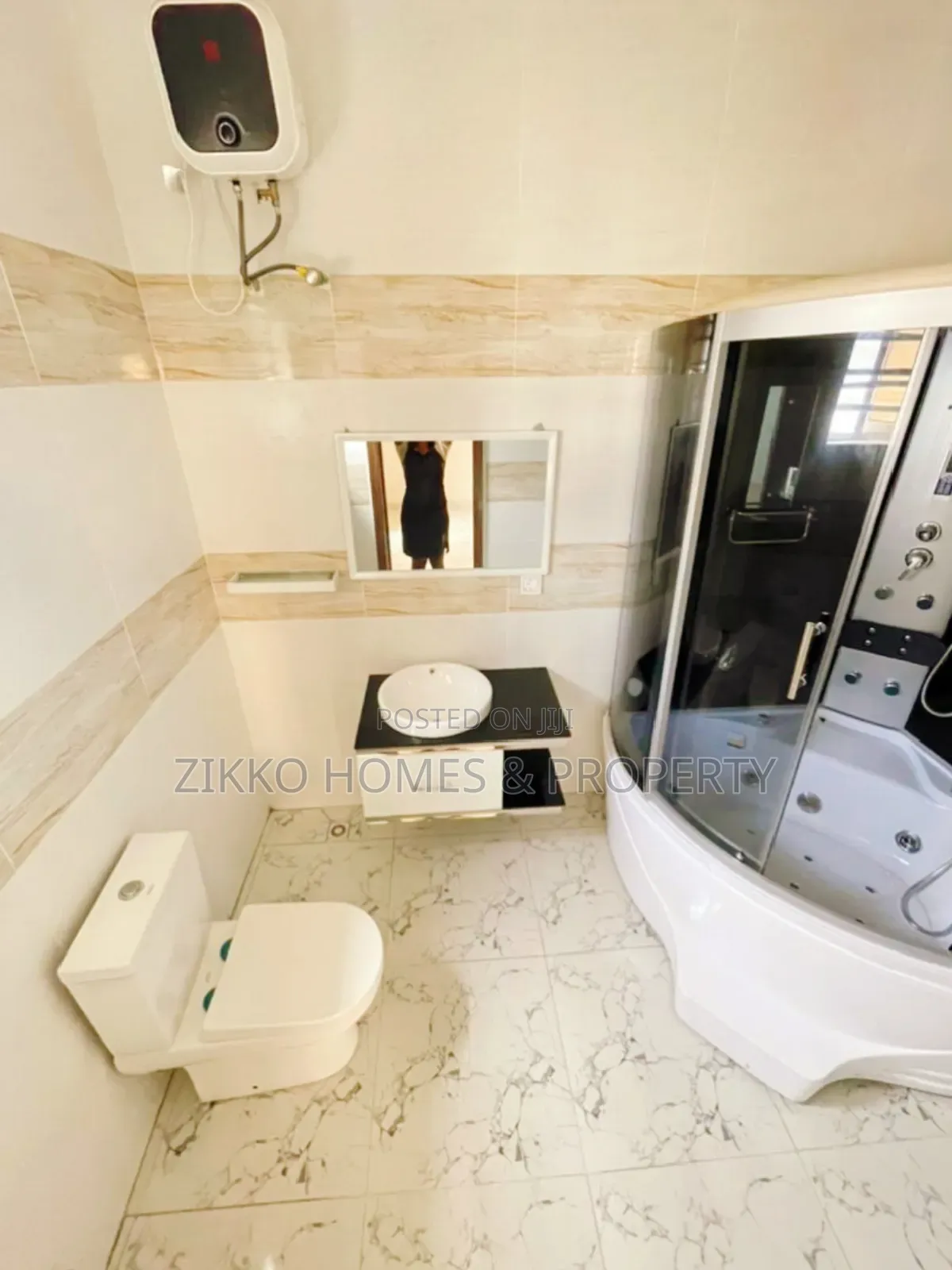 5bdrm Duplex in Lekky County, Ikota for sale in Ikota