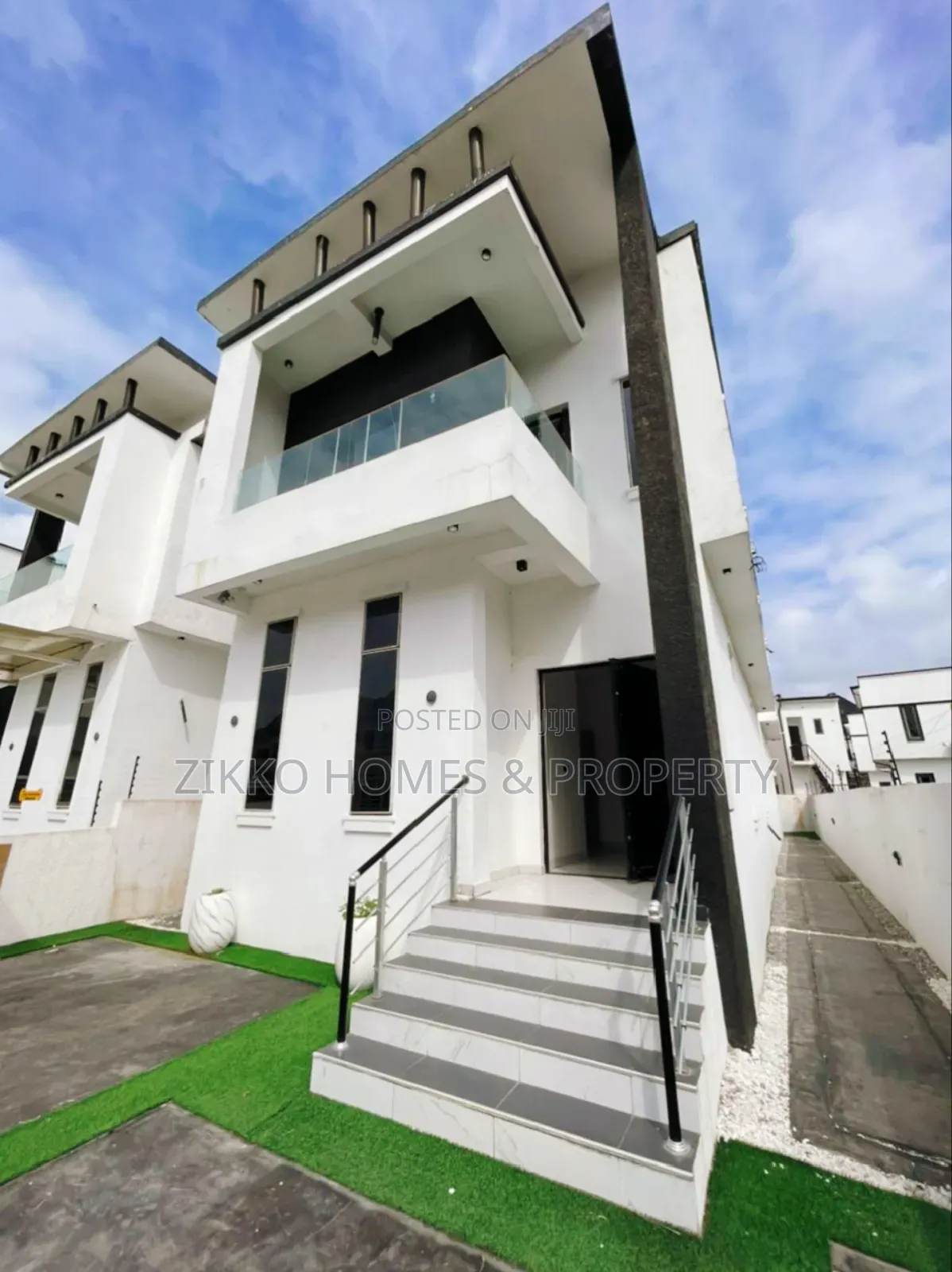 4bdrm Duplex in Ikota for sale in Ikota