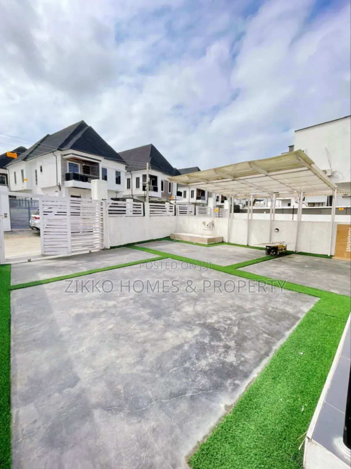 4bdrm Duplex in Ikota for sale in Ikota