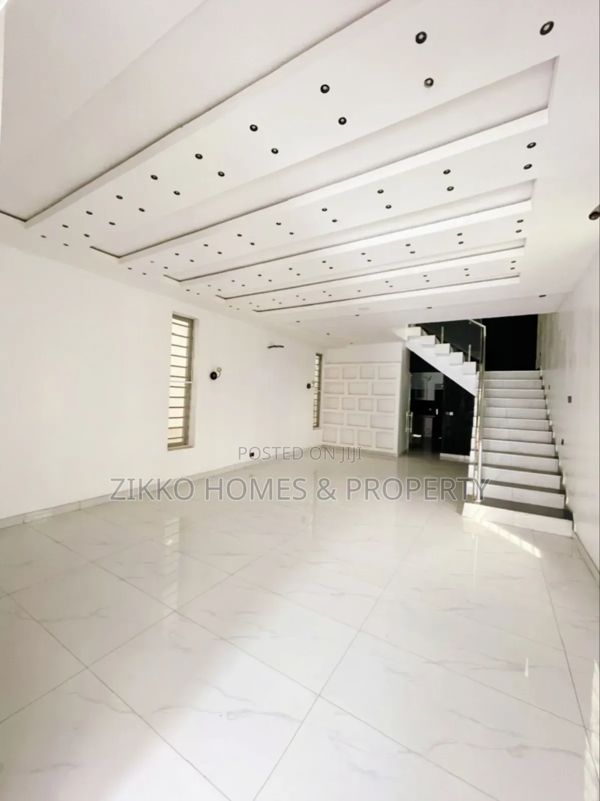 4bdrm Duplex in Ikota for sale in Ikota