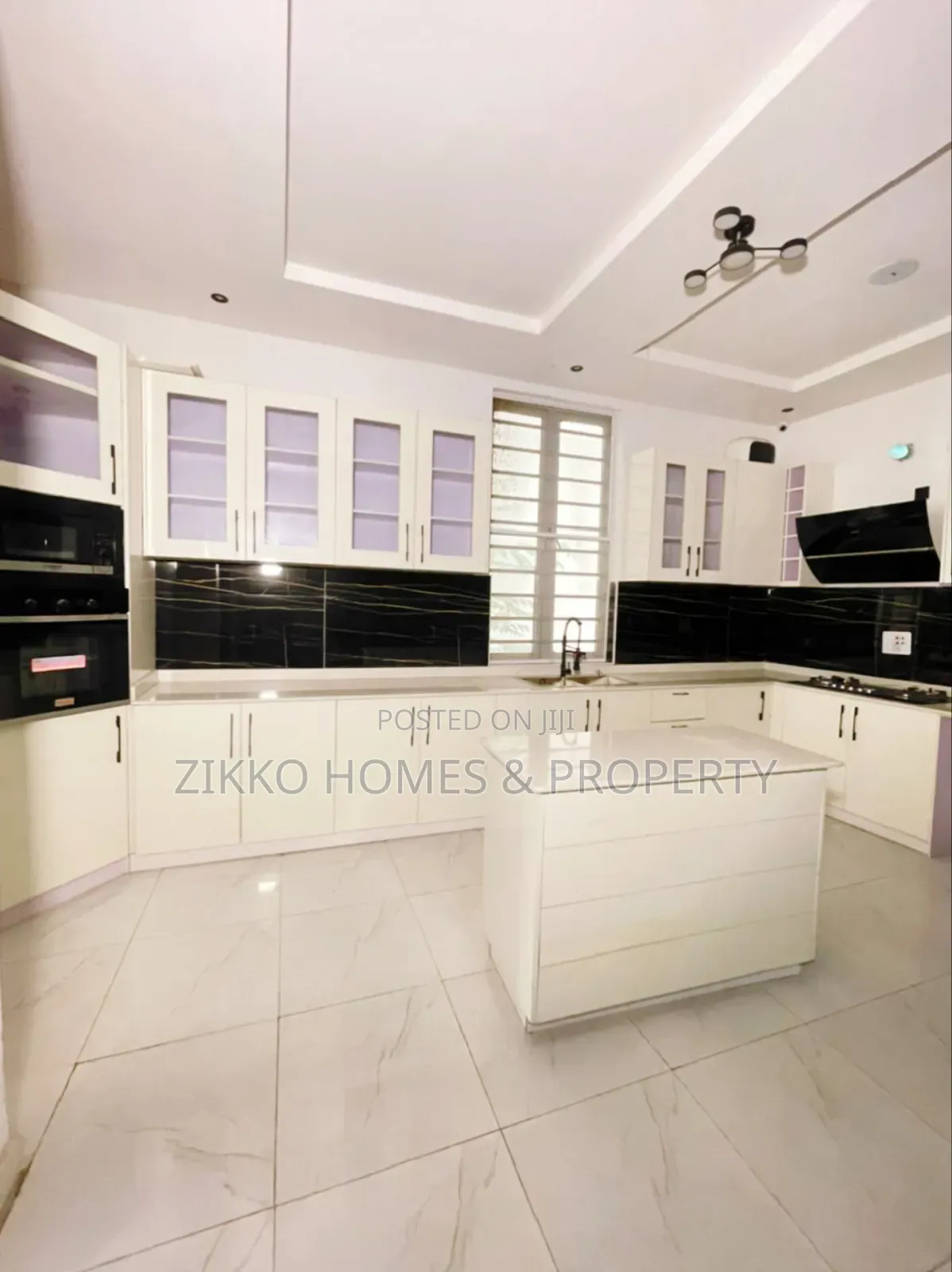 4bdrm Duplex in Ikota for sale in Ikota