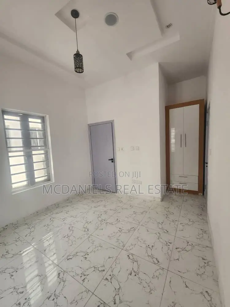 5bdrm Duplex in Ikota for rent in Ikota
