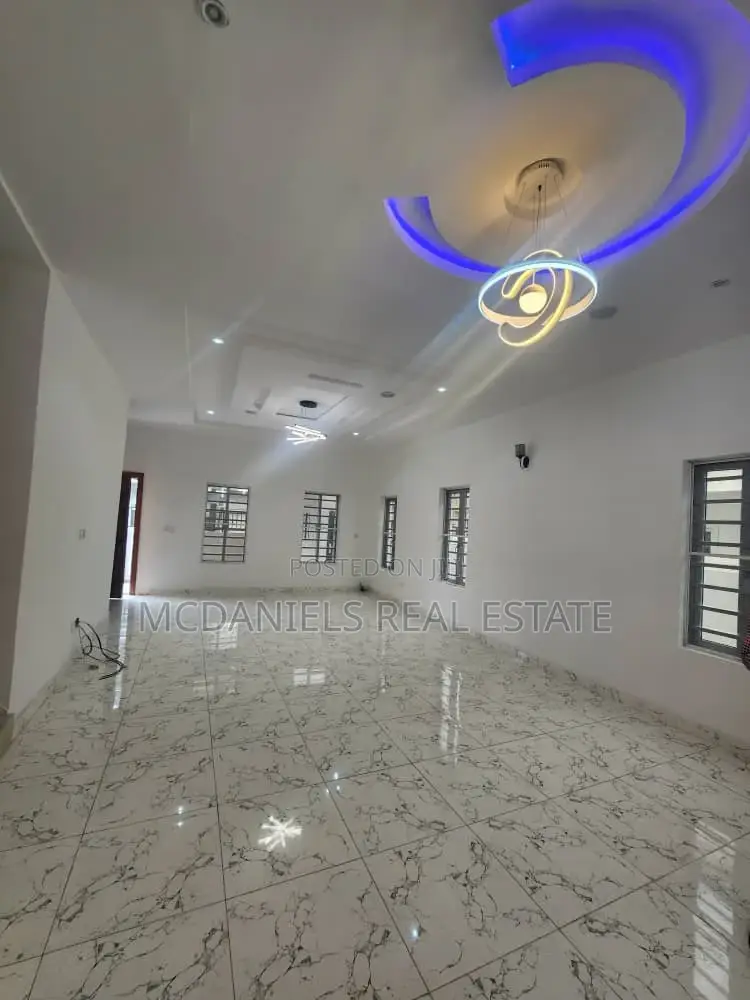 5bdrm Duplex in Ikota for rent in Ikota