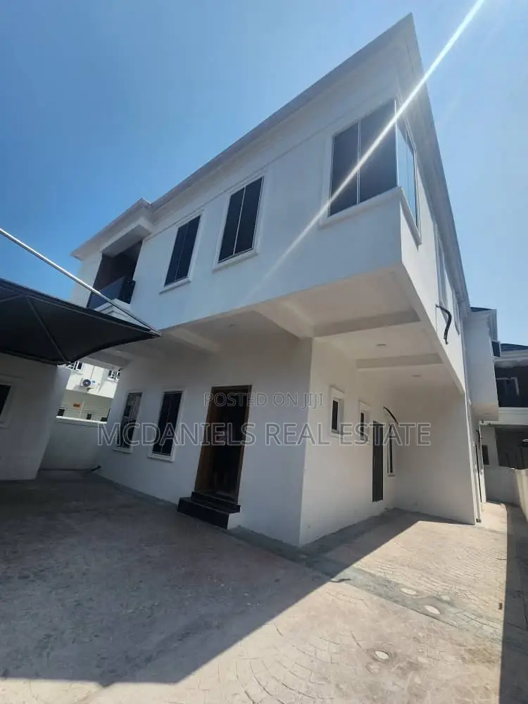 5bdrm Duplex in Ikota for rent in Ikota