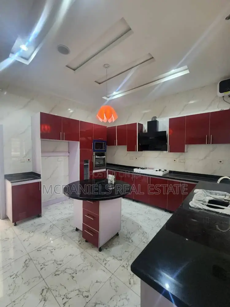 5bdrm Duplex in Ikota for rent in Ikota