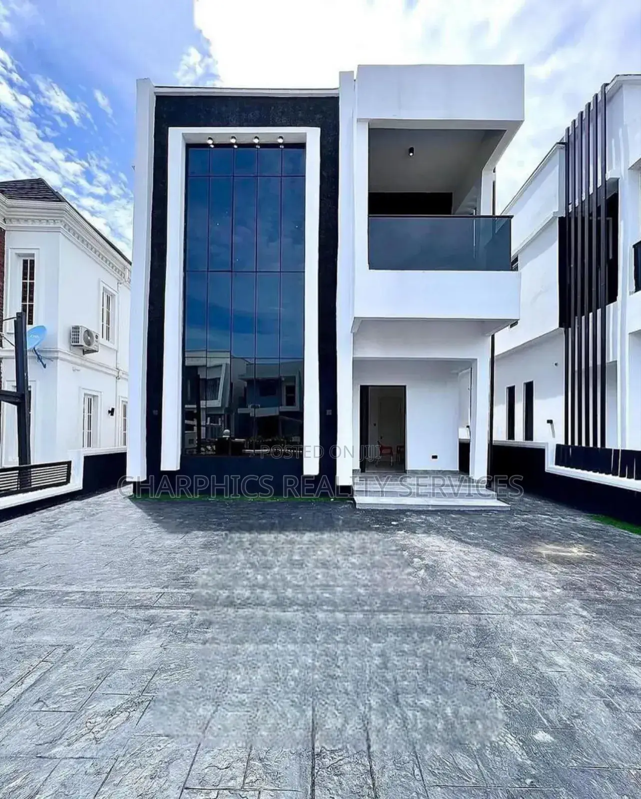 5bdrm Duplex in Ikota for sale in Ikota