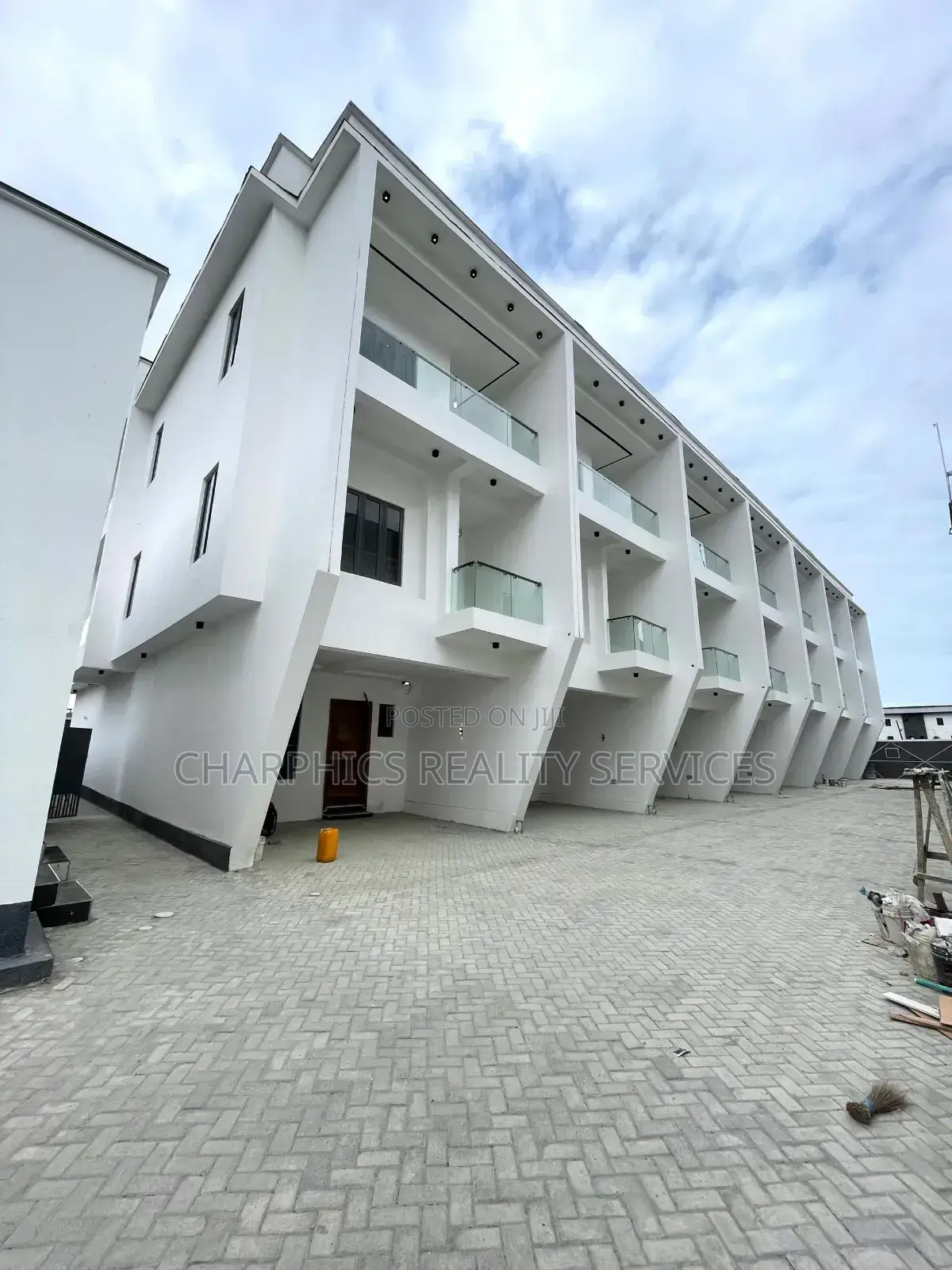 4bdrm Duplex in Ikate for sale in Ikate
