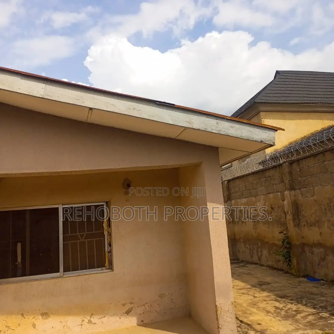 6bdrm Bungalow in Akoto, Ibadan for sale in Ibadan