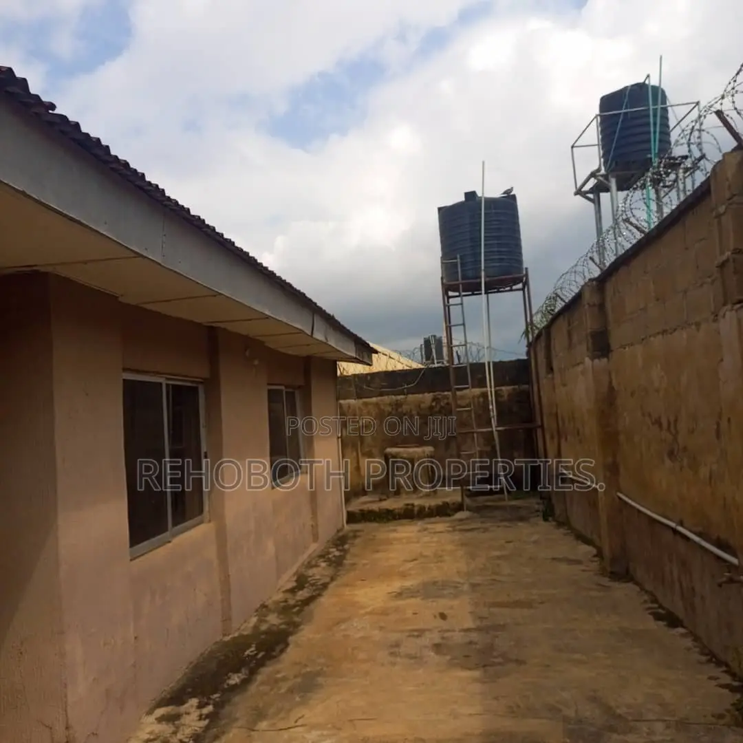 6bdrm Bungalow in Akoto, Ibadan for sale in Ibadan