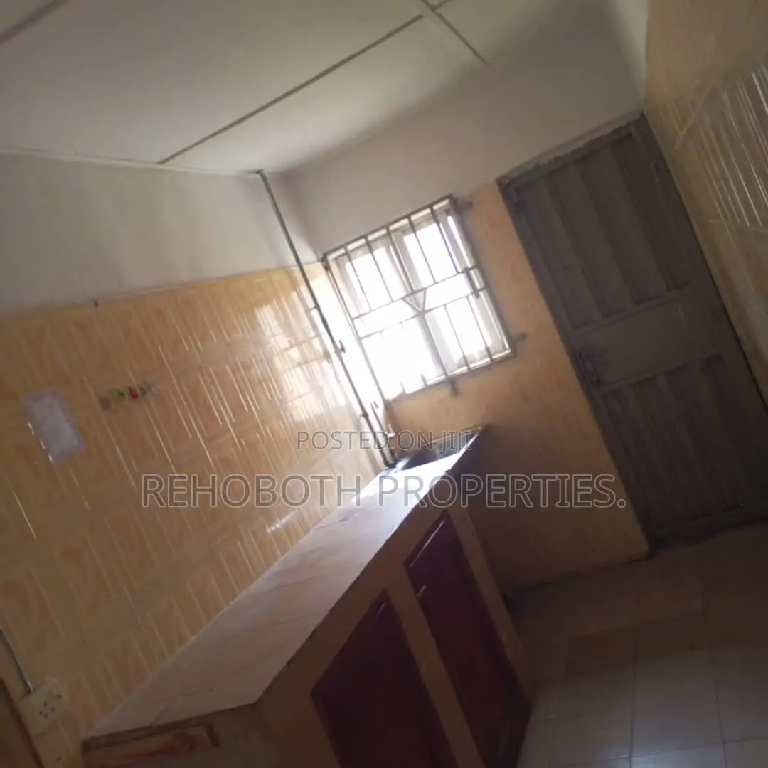 6bdrm Bungalow in Akoto, Ibadan for sale in Ibadan