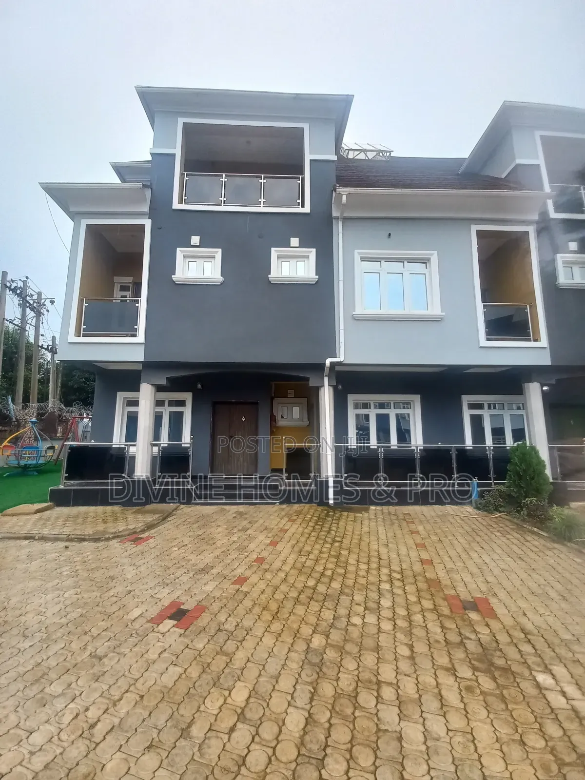 4bdrm Duplex in Area 1 for sale in Area 1