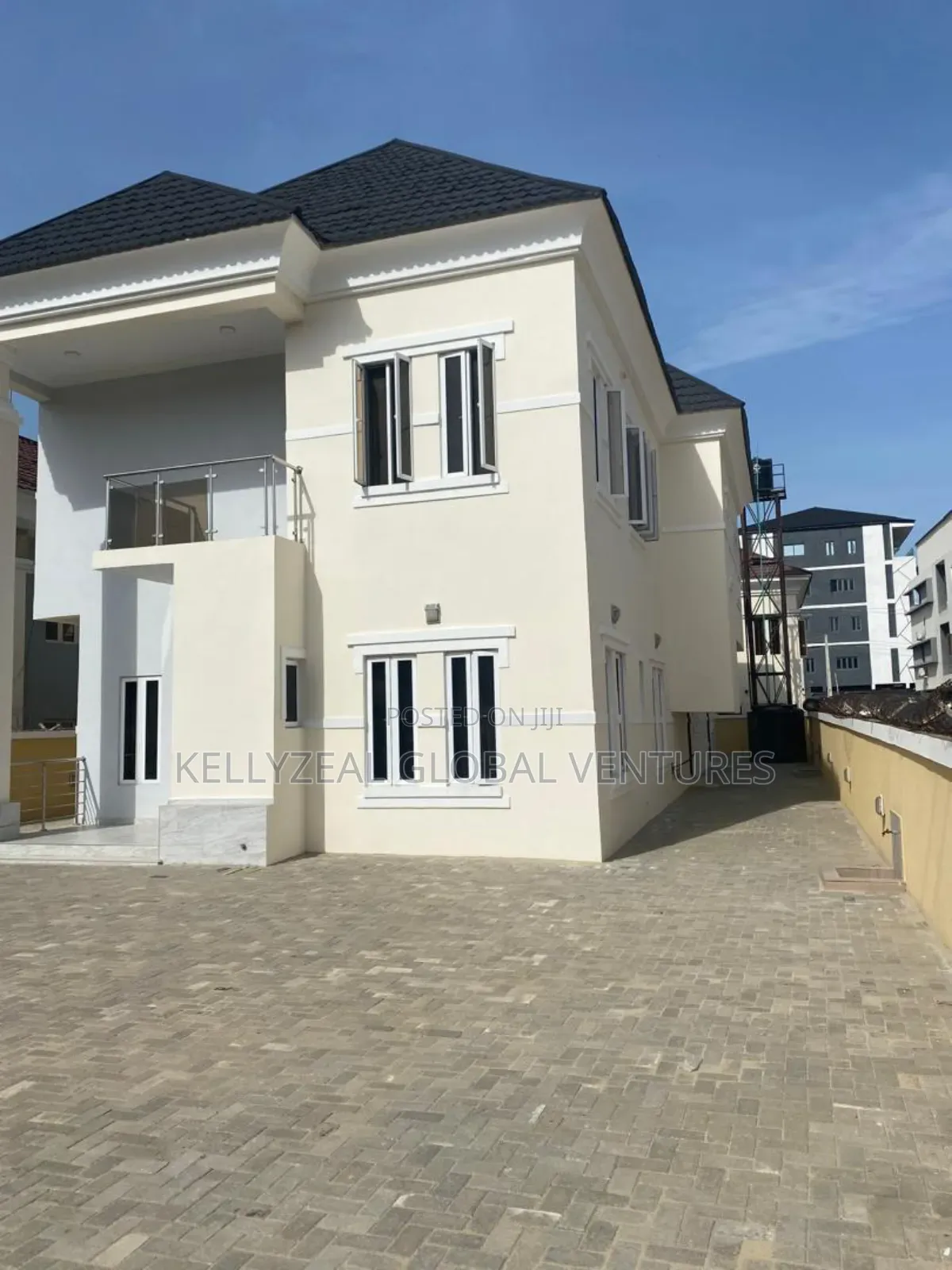 5bdrm Duplex in Lekki Phase 1 for sale in Lekki Phase 1