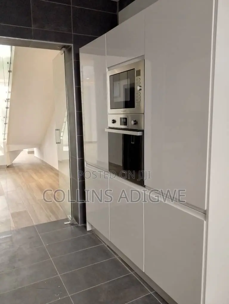 3bdrm Maisonette in Vi, Victoria Island for sale in Victoria Island