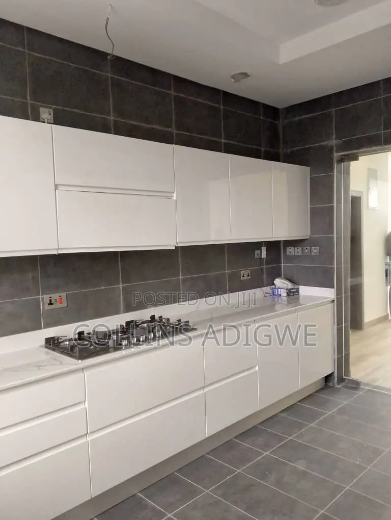 3bdrm Maisonette in Vi, Victoria Island for sale in Victoria Island