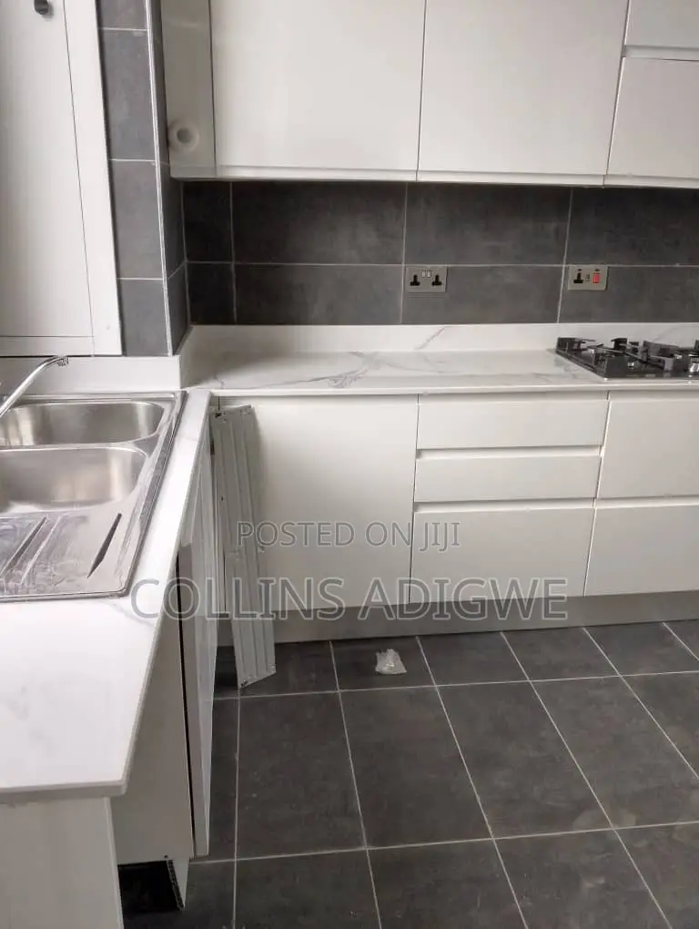3bdrm Maisonette in Vi, Victoria Island for sale in Victoria Island