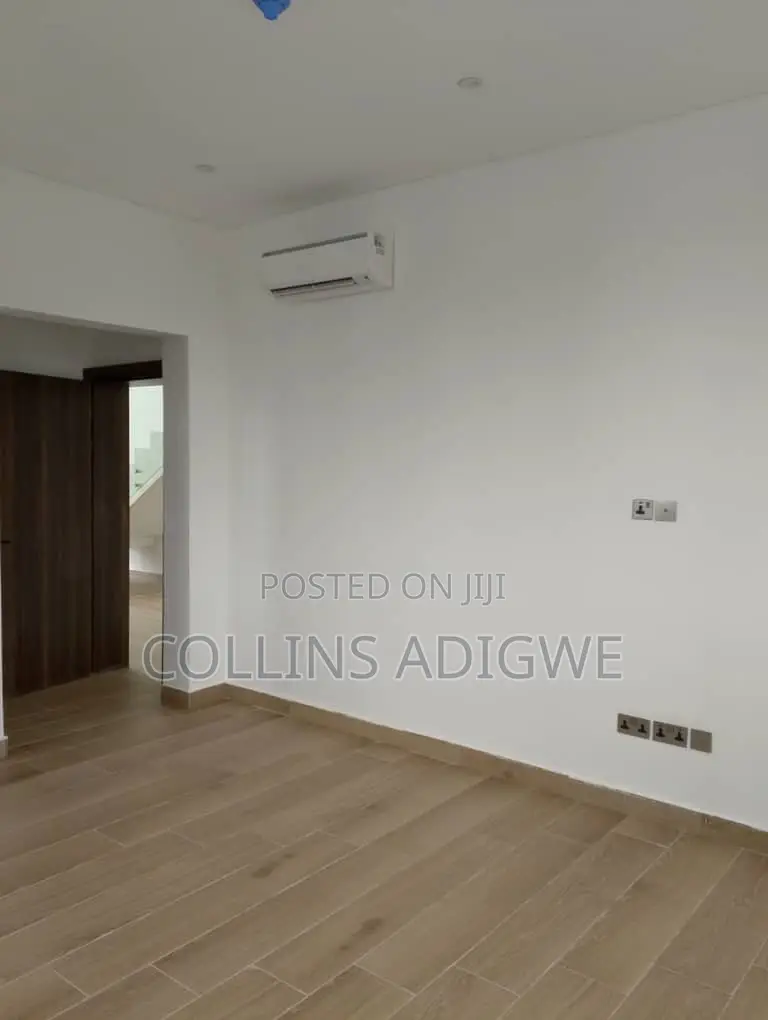 3bdrm Maisonette in Vi, Victoria Island for sale in Victoria Island