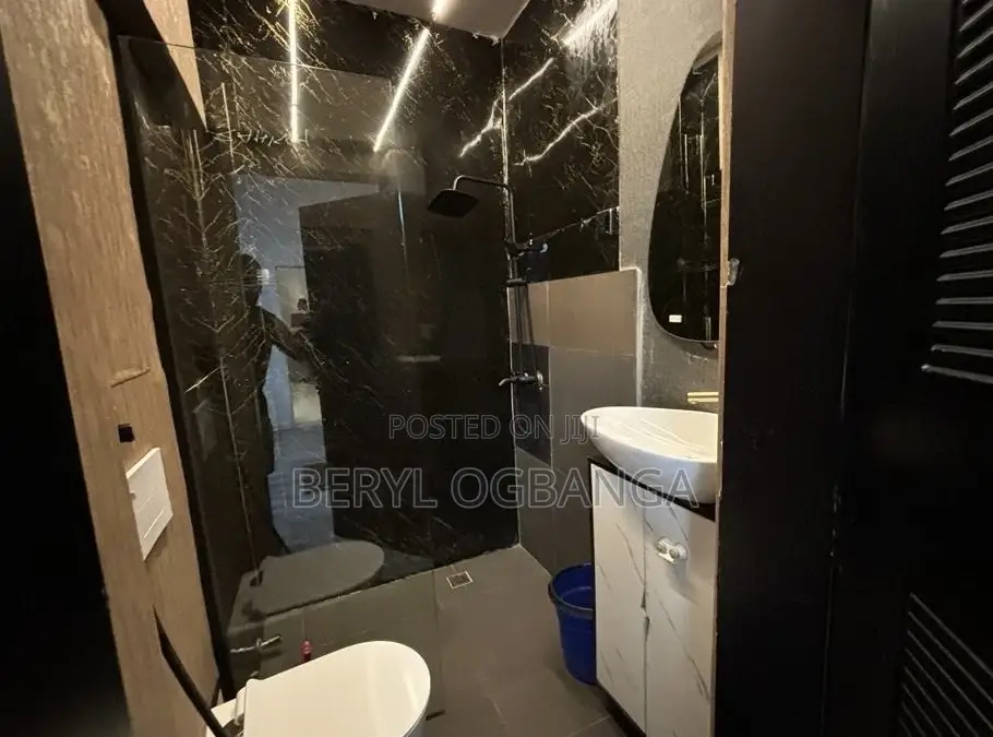 Grandeur Luxurious One Bedroom With Ps5 and Swimming Pool in Lekki Phase 1