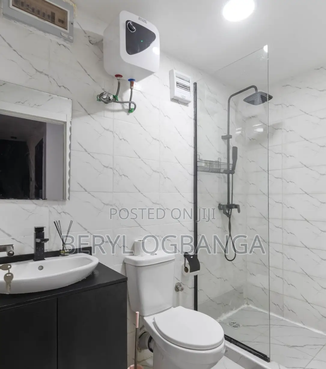 New Aesthetically One Bedroom Withceiling Mirror,Ps5,Snooker in Lekki Expressway