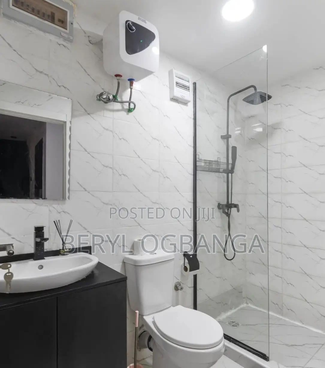 New Aesthetically One Bedroom Withceiling Mirror,Ps5,Snooker in Lekki Expressway