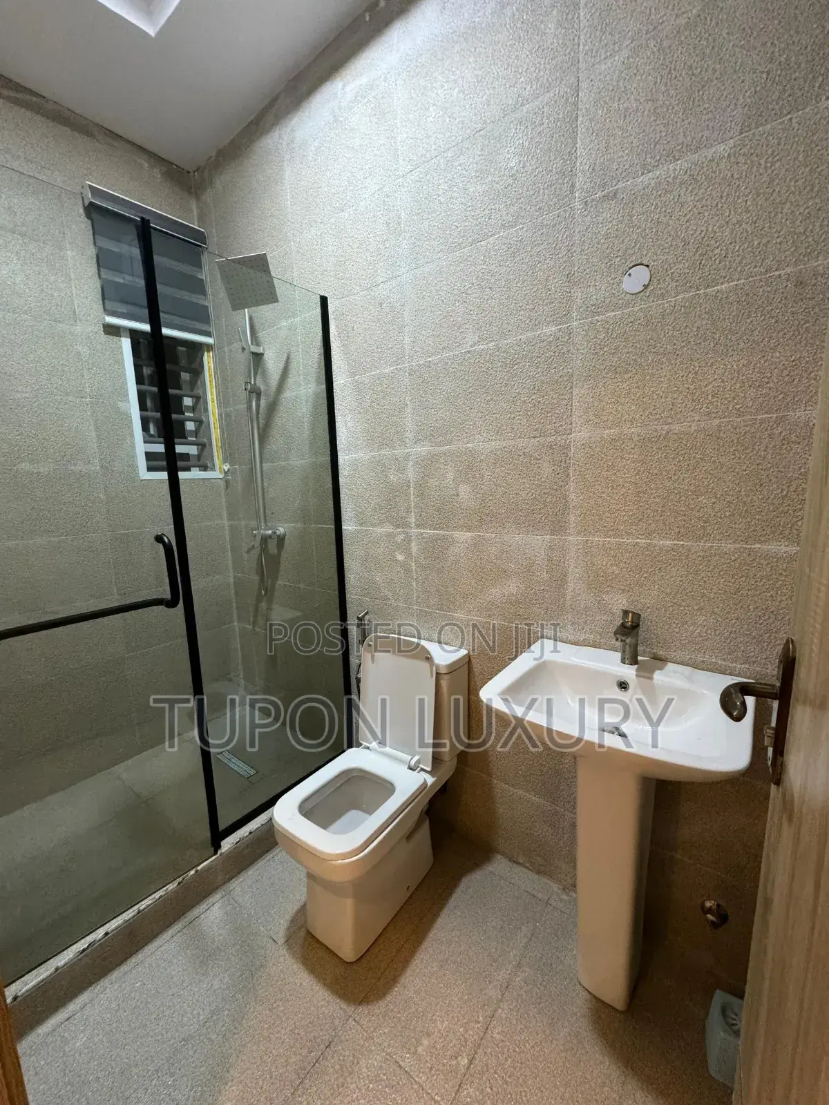2 Bedroom Apartment With Private Cinema, Bathtub and Ps5. in Lekki Phase 1