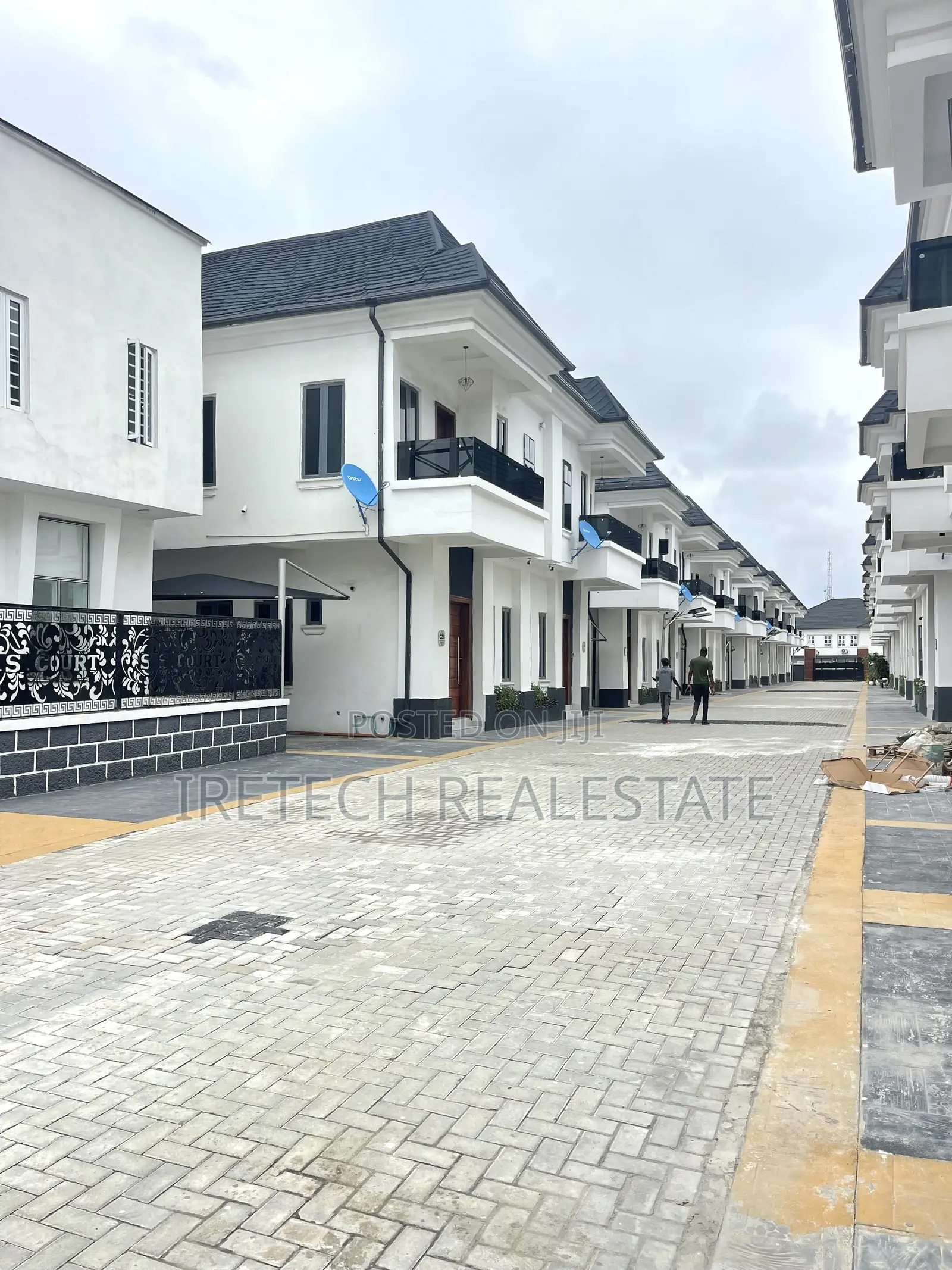 4bdrm Duplex in Orchid Road Lekki for sale in Lekki