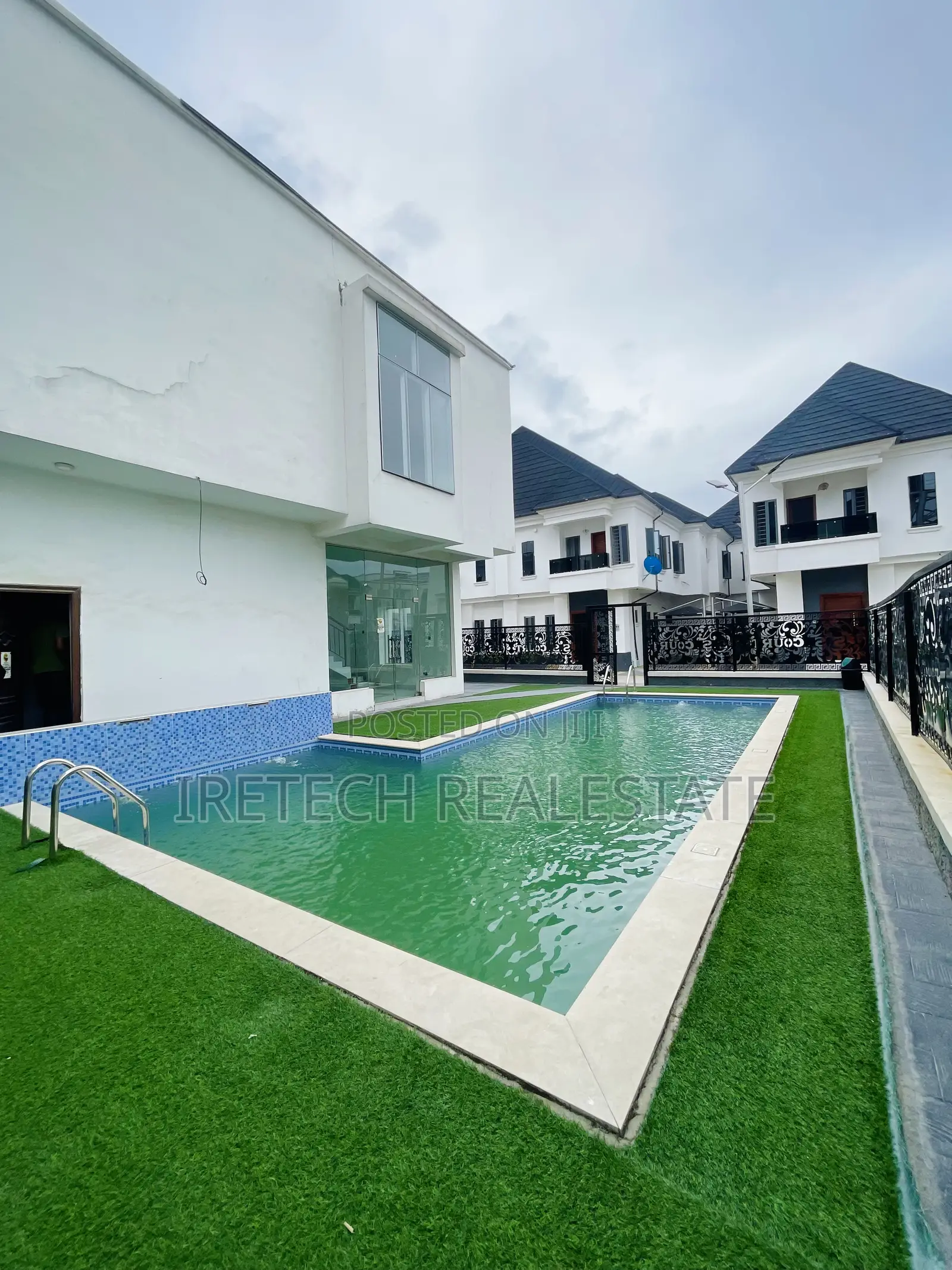 4bdrm Duplex in Orchid Road Lekki for sale in Lekki