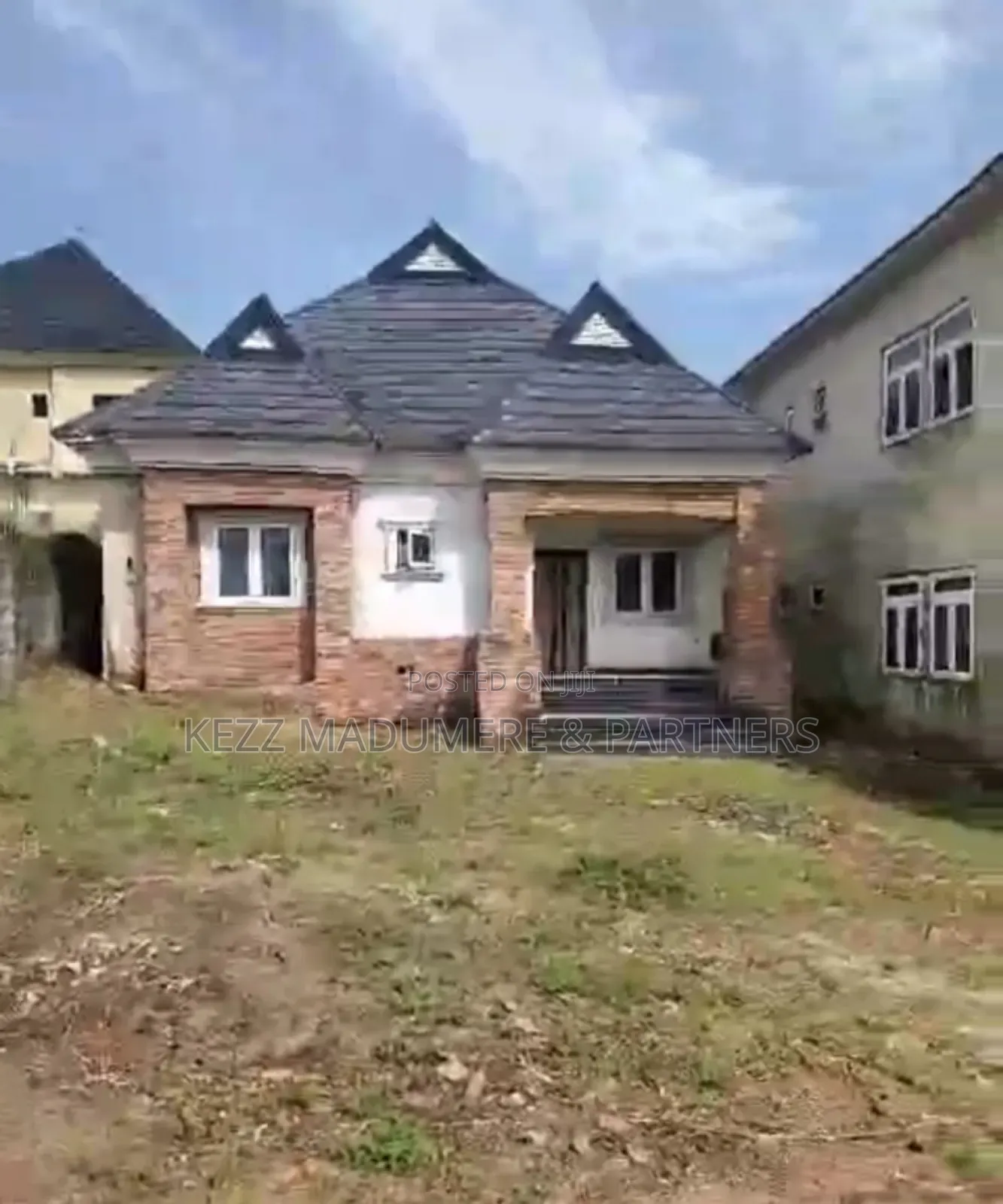 9bdrm Duplex in Amakama Housing for sale in Umuahia