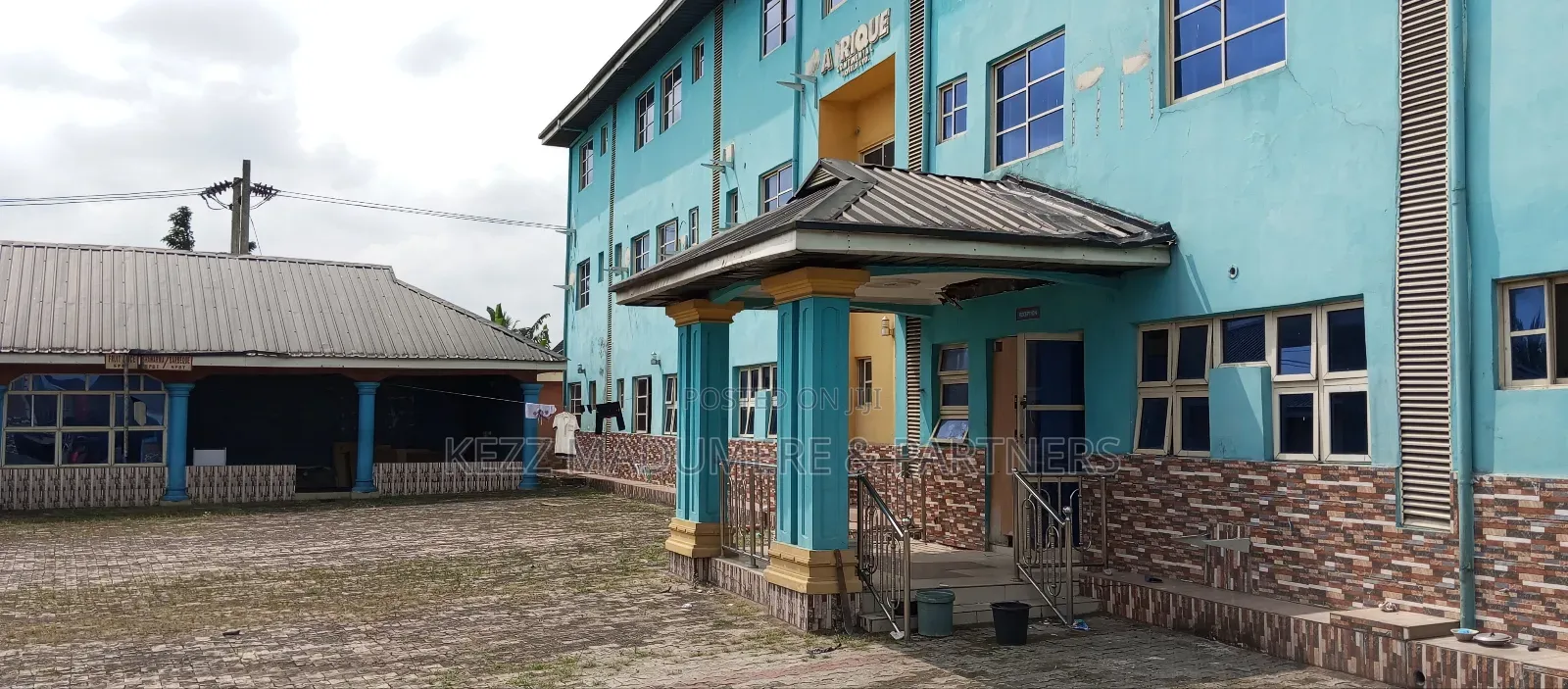 For Sale : 30 Rooms Non Functional Hotel in Port-Harcourt