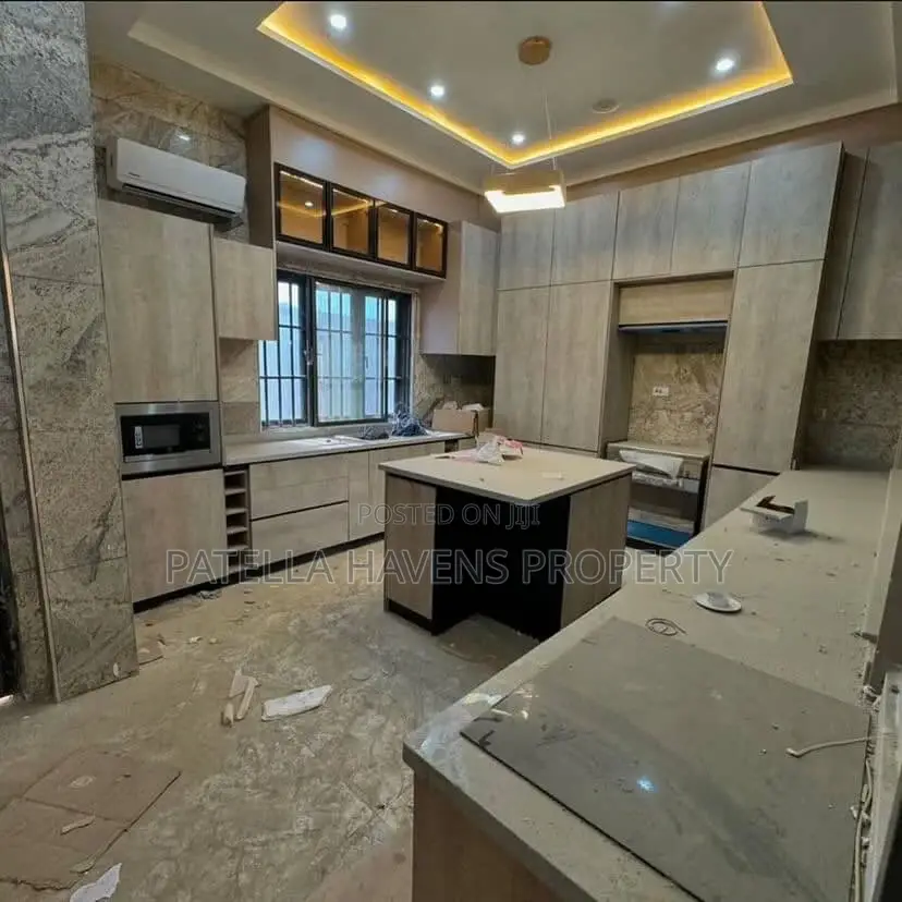5bdrm Duplex In Guzape District For Sale in Guzape District