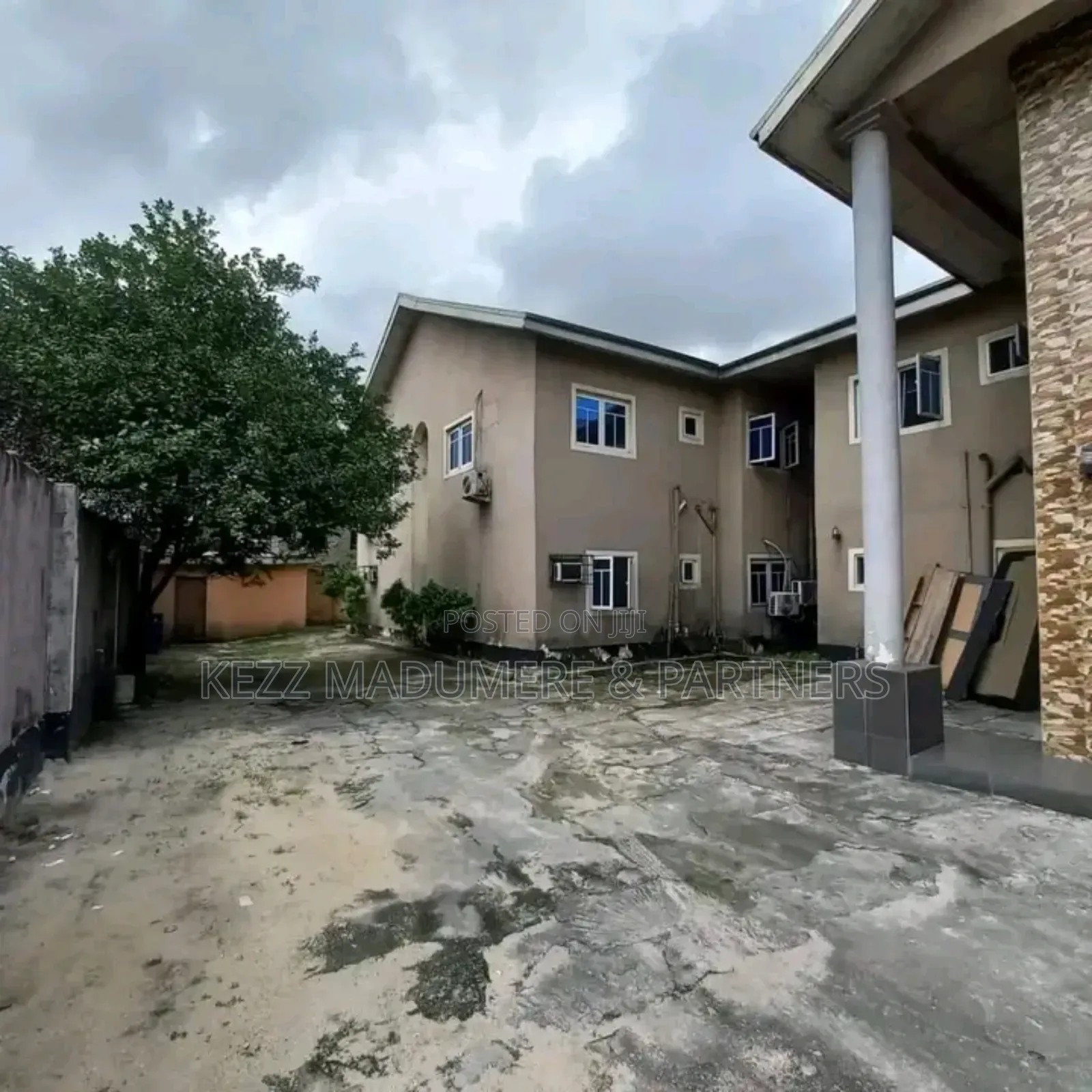 For Sale : 52 Rooms Functional Hotel in Port Harcourt in Port-Harcourt
