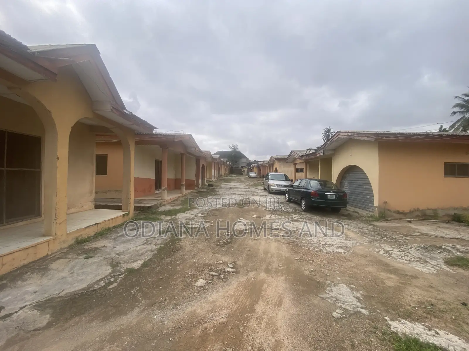 20bdrm Bungalow in Oluwo Kekere Street,, Basorun for sale in Basorun
